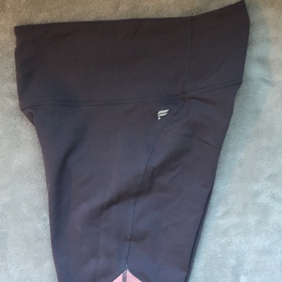 Power hold form fitting leggings. Small pocket - Picture 2 of 4